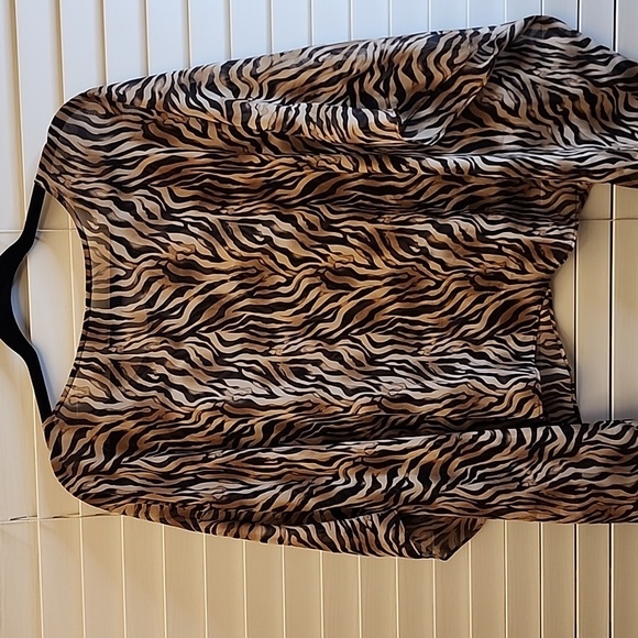 Chico's 100% Silk Sheer Animal/Tiger Print Ponch Size M/L - Picture 6 of 6